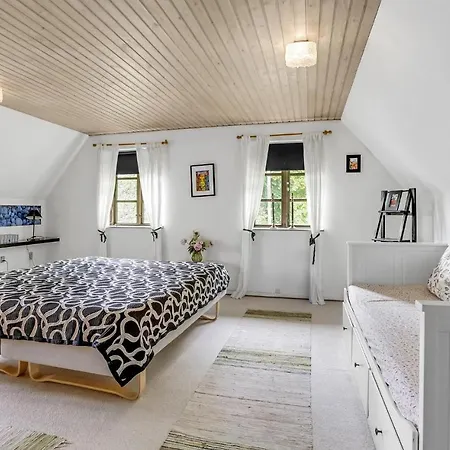 In Sjolund With Kitchen Holiday home *